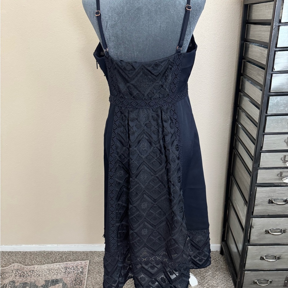 Preowned Ted Baker Leeeo Mixed Geo Lace Midi Dress, Navy, Ted Size 3 (US 8) - Picture 3 of 12